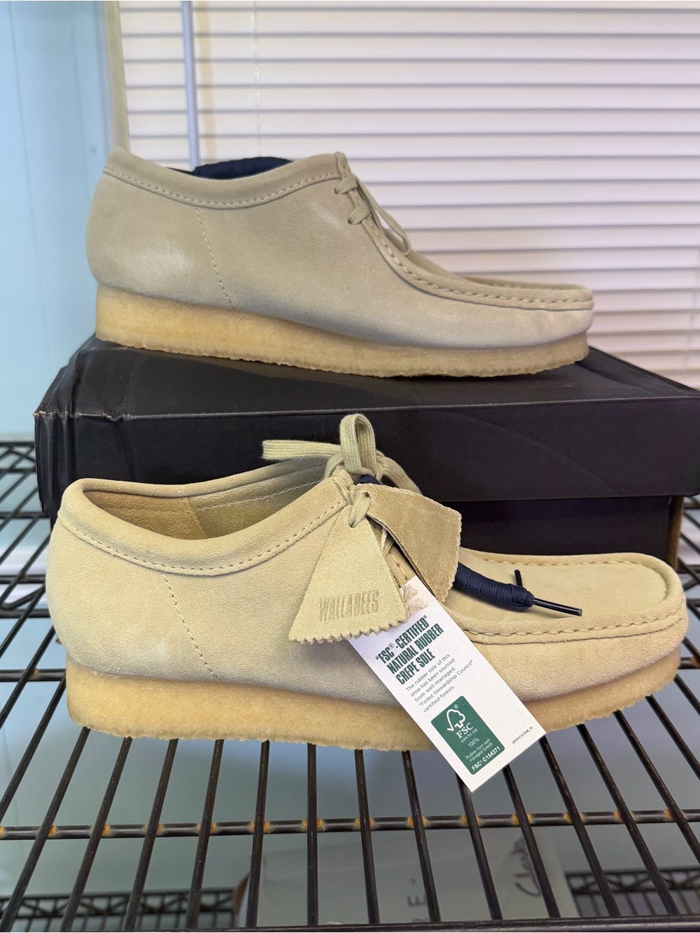 Clarks Wallabee Loafers in maple suede • men’s sz 10